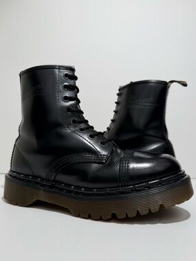 Vintage Dr. Martens England Black Smooth Leather Cap Toe MIE Boots UK 4